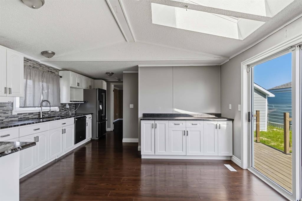 137 Cree Road, Fort Mcmurray, AB - Indoor Photo Showing Kitchen With Double Sink