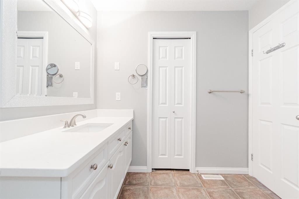 124 Fox Crescent, Fort Mcmurray, AB - Indoor Photo Showing Bathroom