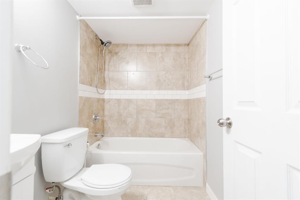 124 Fox Crescent, Fort Mcmurray, AB - Indoor Photo Showing Bathroom