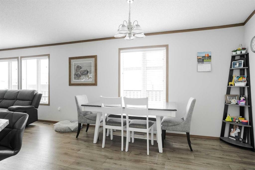 104 Beacon Hill Place, Fort Mcmurray, AB - Indoor Photo Showing Dining Room
