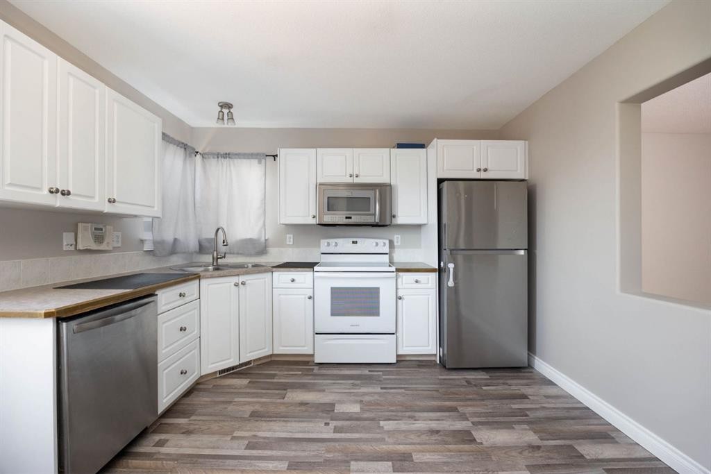 632 Athabasca Avenue, Fort Mcmurray, AB - Indoor Photo Showing Kitchen