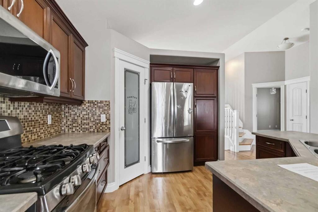 173 Coyote Crescent, Fort Mcmurray, AB - Indoor Photo Showing Kitchen With Upgraded Kitchen