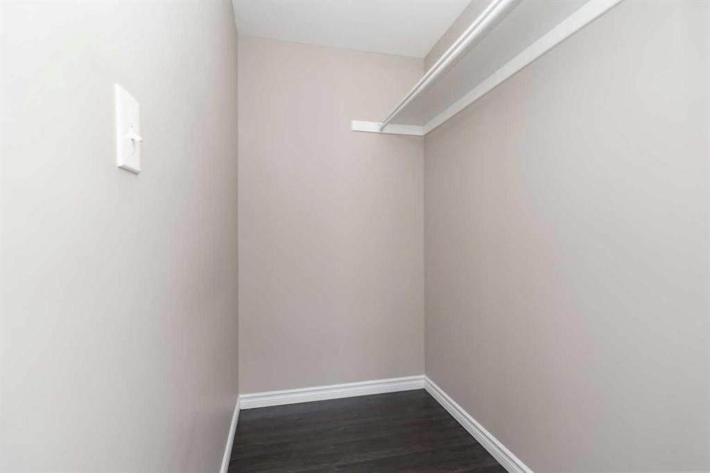 180 Greenbriar Bay, Fort Mcmurray, AB - Indoor Photo Showing Other Room