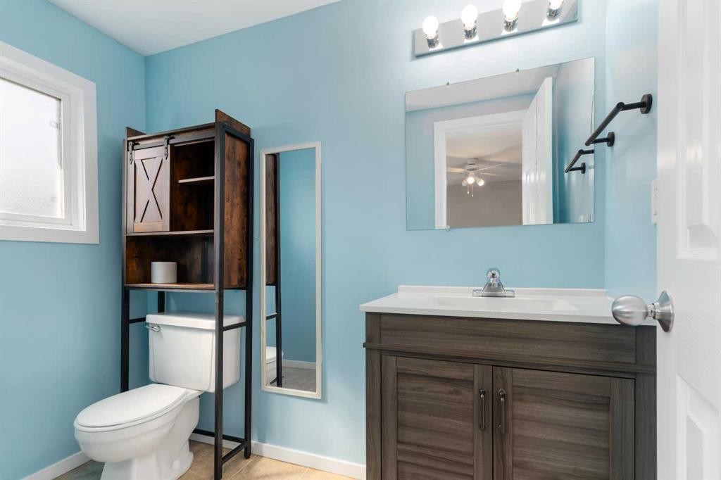 180 Greenbriar Bay, Fort Mcmurray, AB - Indoor Photo Showing Bathroom