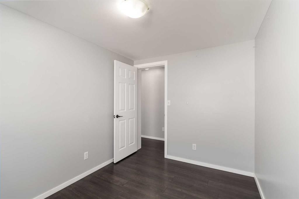 180 Greenbriar Bay, Fort Mcmurray, AB - Indoor Photo Showing Other Room