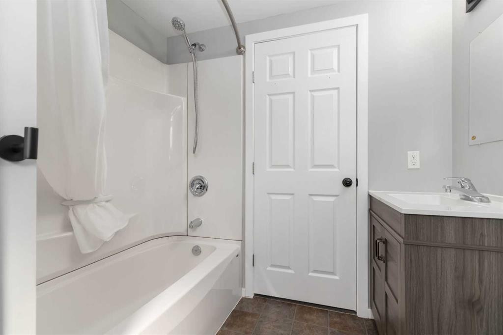 180 Greenbriar Bay, Fort Mcmurray, AB - Indoor Photo Showing Bathroom