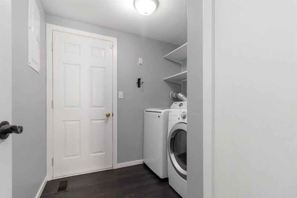 180 Greenbriar Bay, Fort Mcmurray, AB - Indoor Photo Showing Laundry Room
