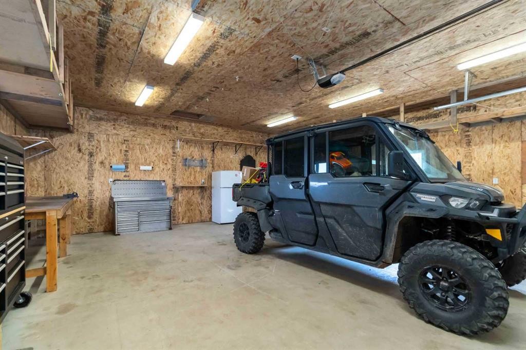 180 Greenbriar Bay, Fort Mcmurray, AB - Indoor Photo Showing Garage