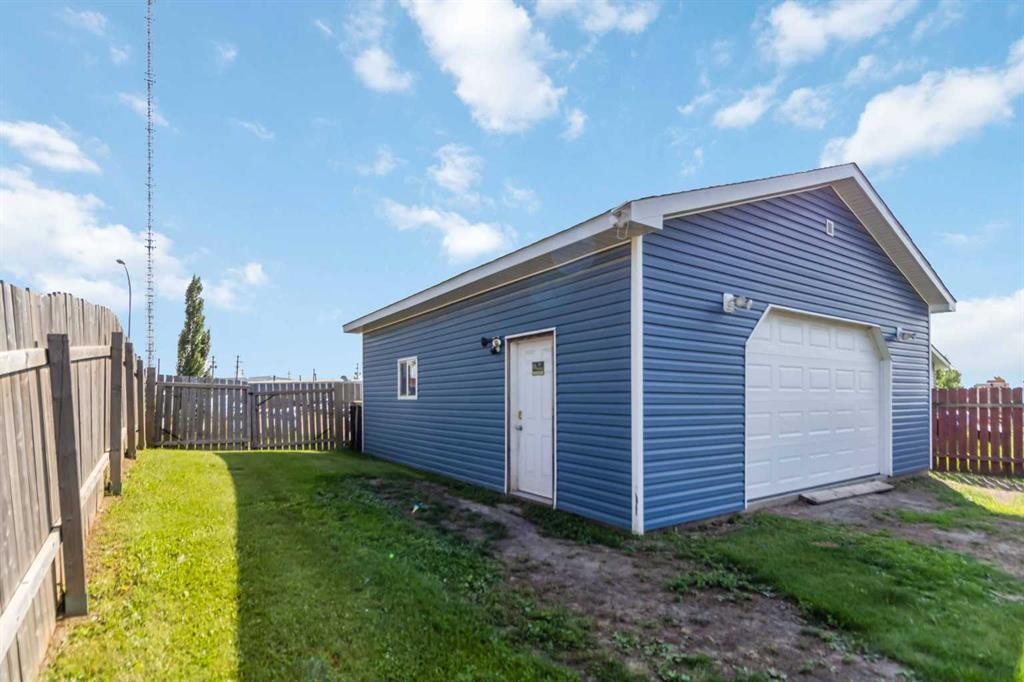 180 Greenbriar Bay, Fort Mcmurray, AB - Outdoor With Exterior
