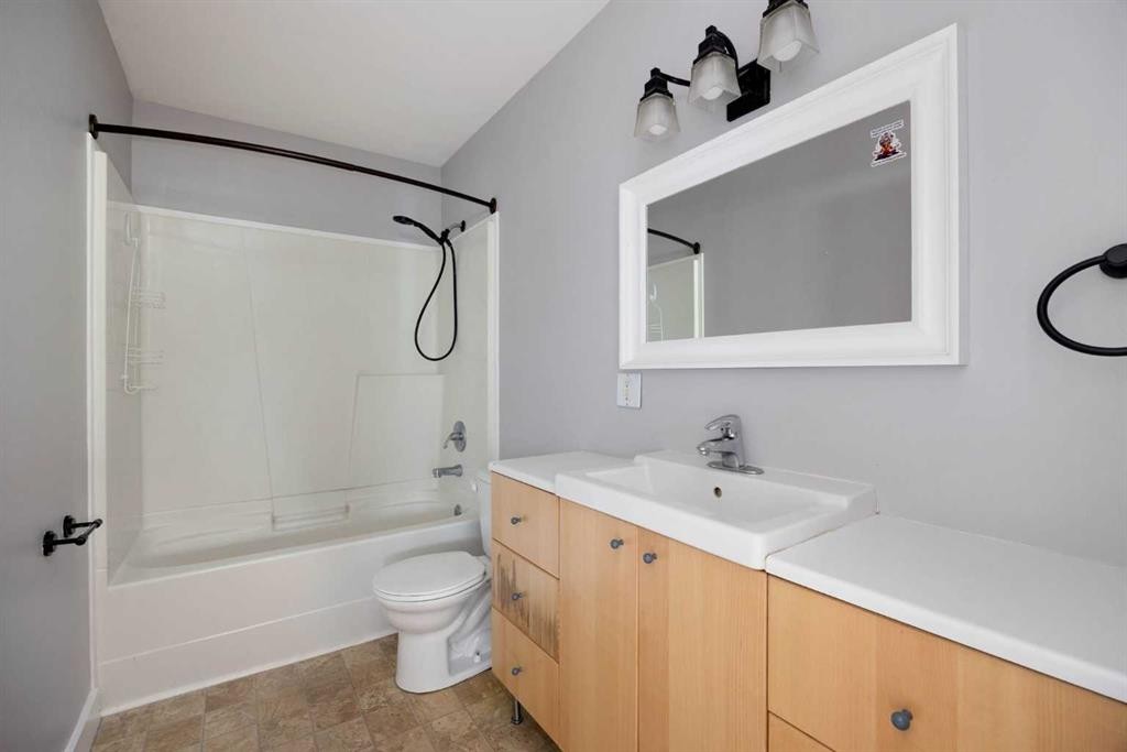 102 Hinge Bay, Fort Mcmurray, AB