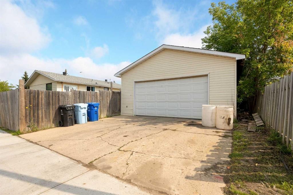 102 Hinge Bay, Fort Mcmurray, AB