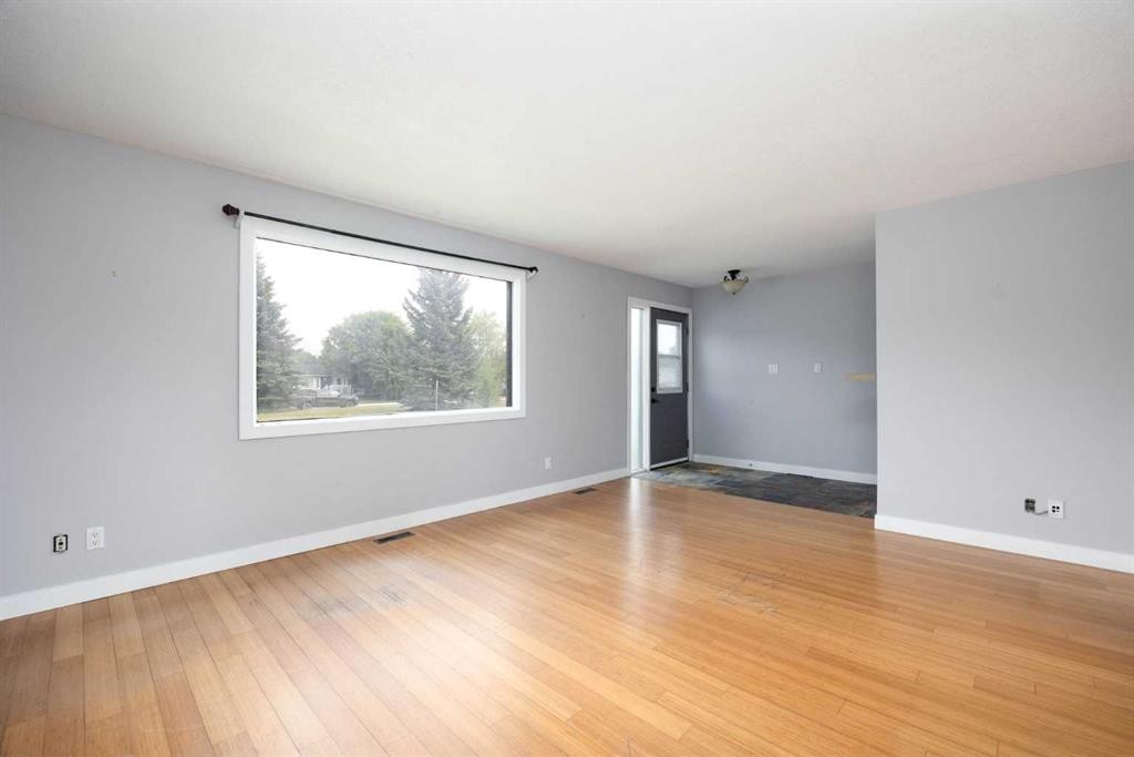 102 Hinge Bay, Fort Mcmurray, AB