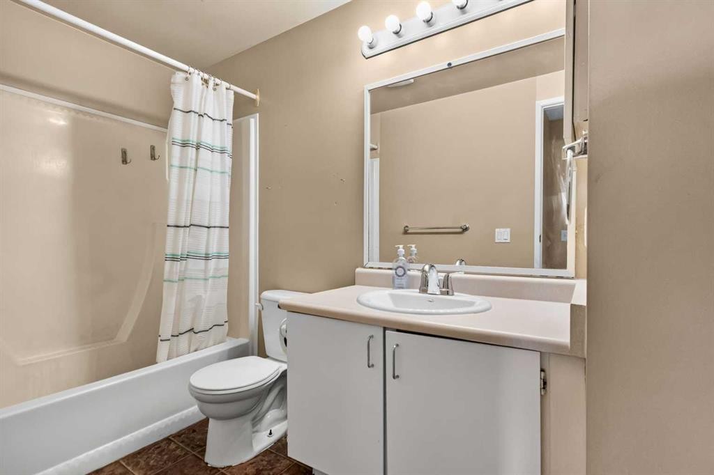134 Wylie Place, Fort Mcmurray, AB - Indoor Photo Showing Bathroom