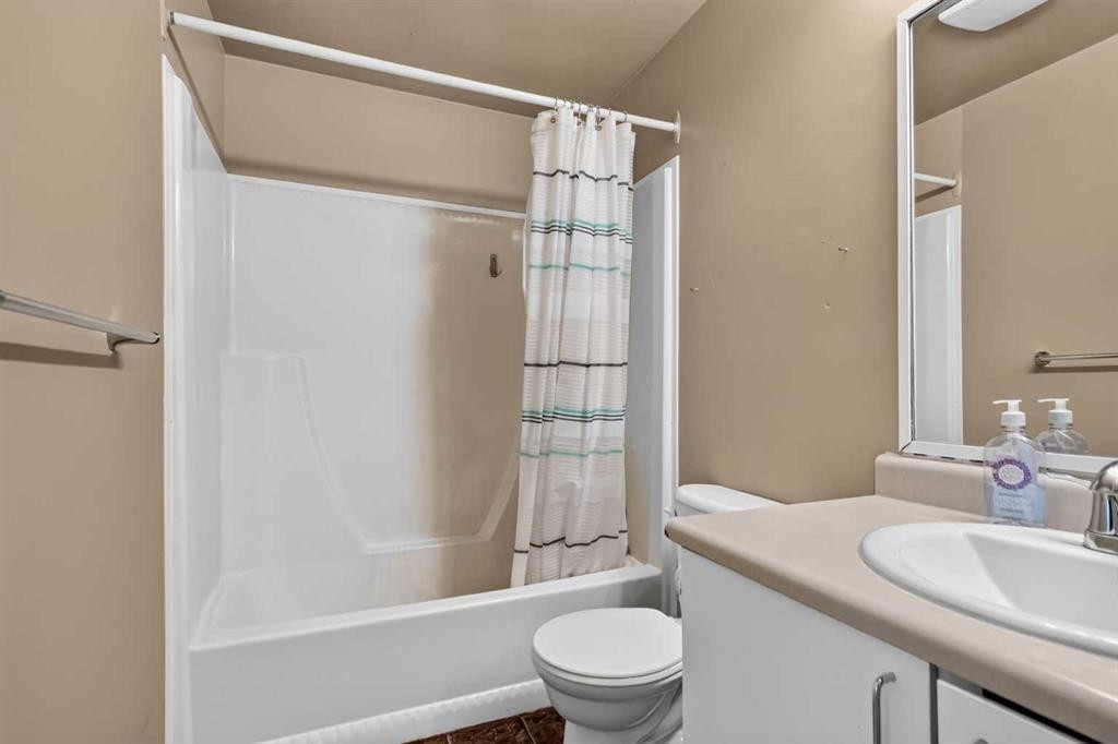134 Wylie Place, Fort Mcmurray, AB - Indoor Photo Showing Bathroom