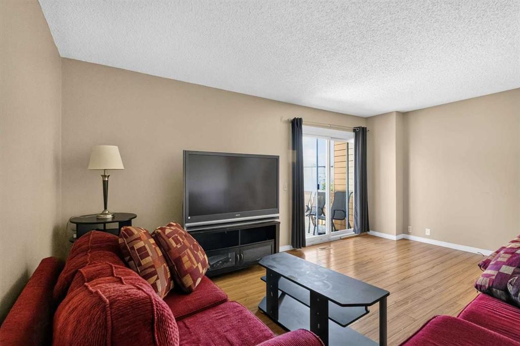 134 Wylie Place, Fort Mcmurray, AB - Indoor Photo Showing Living Room