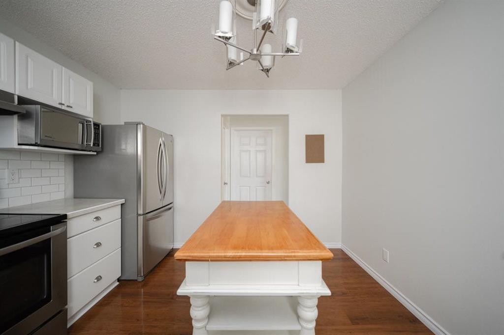 53-100 St.Laurent Way, Fort Mcmurray, AB - Indoor Photo Showing Kitchen