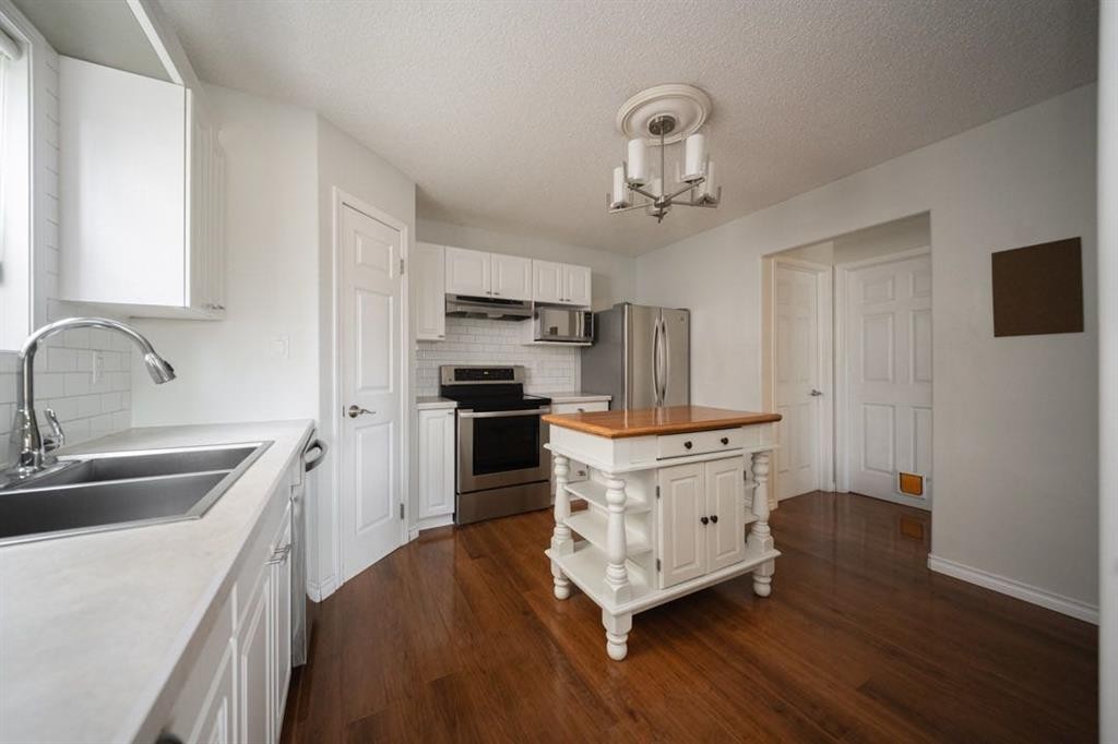 53-100 St.Laurent Way, Fort Mcmurray, AB - Indoor Photo Showing Kitchen With Double Sink