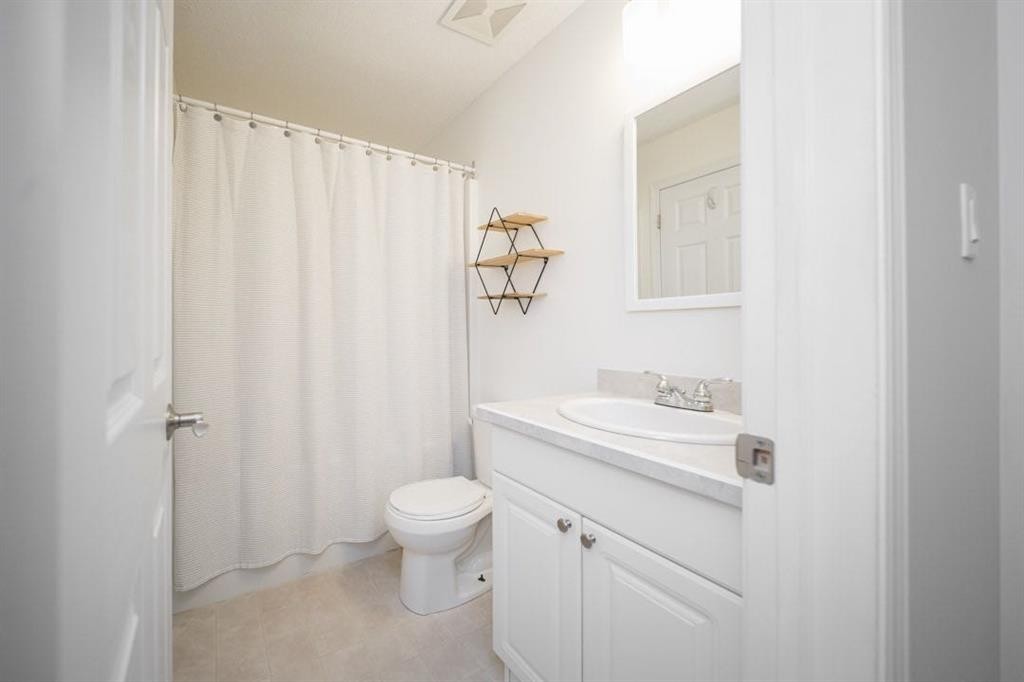 53-100 St.Laurent Way, Fort Mcmurray, AB - Indoor Photo Showing Bathroom