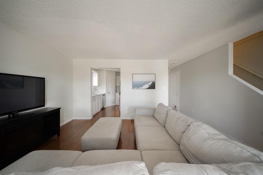 53-100 St.Laurent Way, Fort Mcmurray, AB - Indoor Photo Showing Living Room