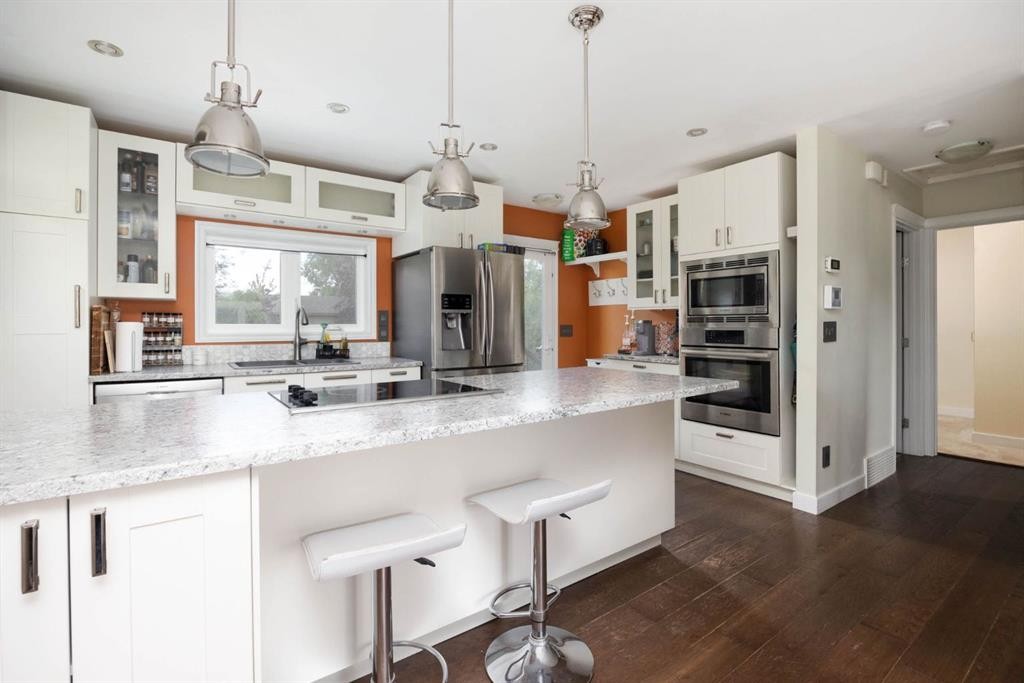 134 Farrell Bay, Fort Mcmurray, AB - Indoor Photo Showing Kitchen With Upgraded Kitchen
