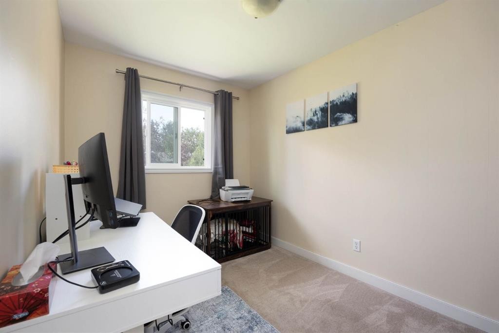 134 Farrell Bay, Fort Mcmurray, AB - Indoor Photo Showing Office