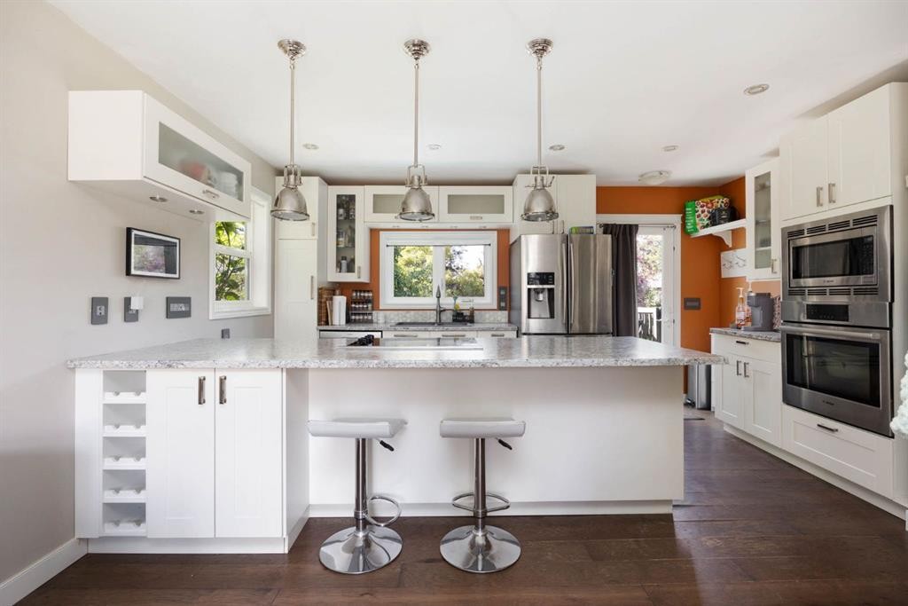 134 Farrell Bay, Fort Mcmurray, AB - Indoor Photo Showing Kitchen With Upgraded Kitchen