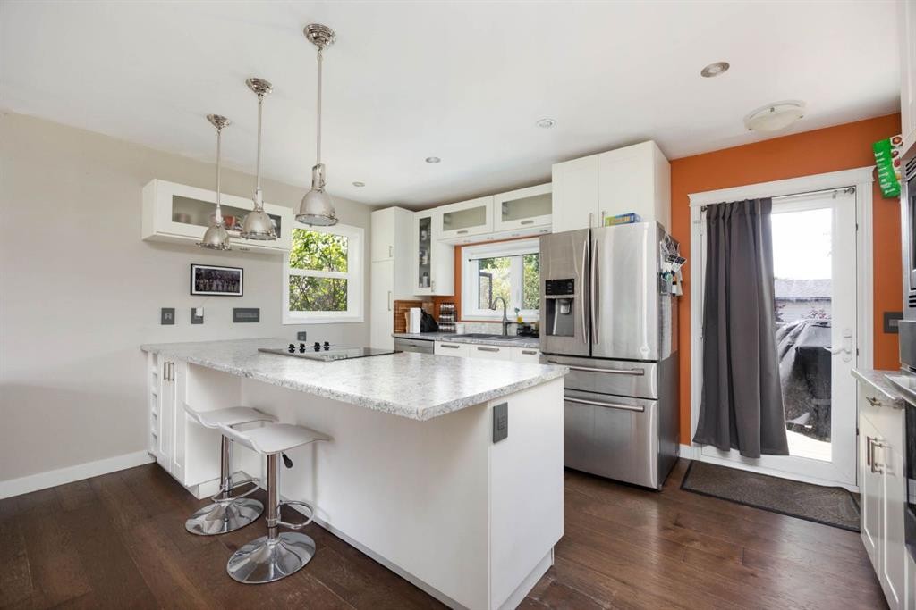 134 Farrell Bay, Fort Mcmurray, AB - Indoor Photo Showing Kitchen With Upgraded Kitchen