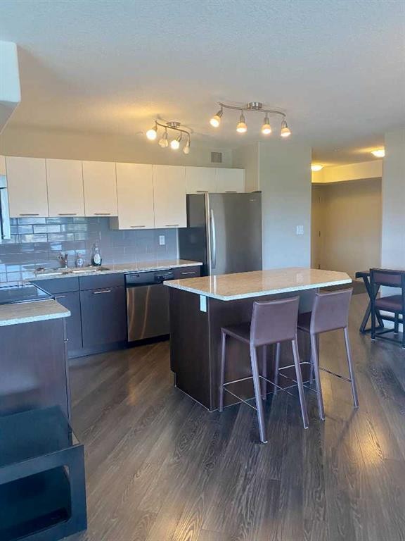 2206-7901 King Street, Fort Mcmurray, AB - Indoor Photo Showing Kitchen