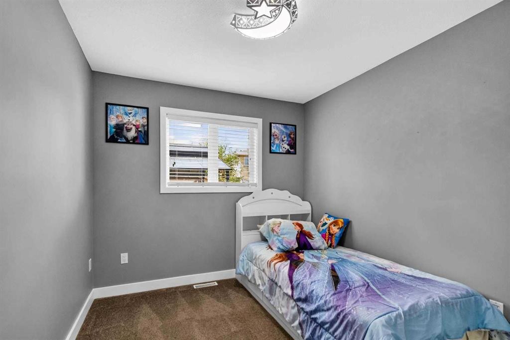 443 Pacific Crescent, Fort Mcmurray, AB - Indoor Photo Showing Bedroom