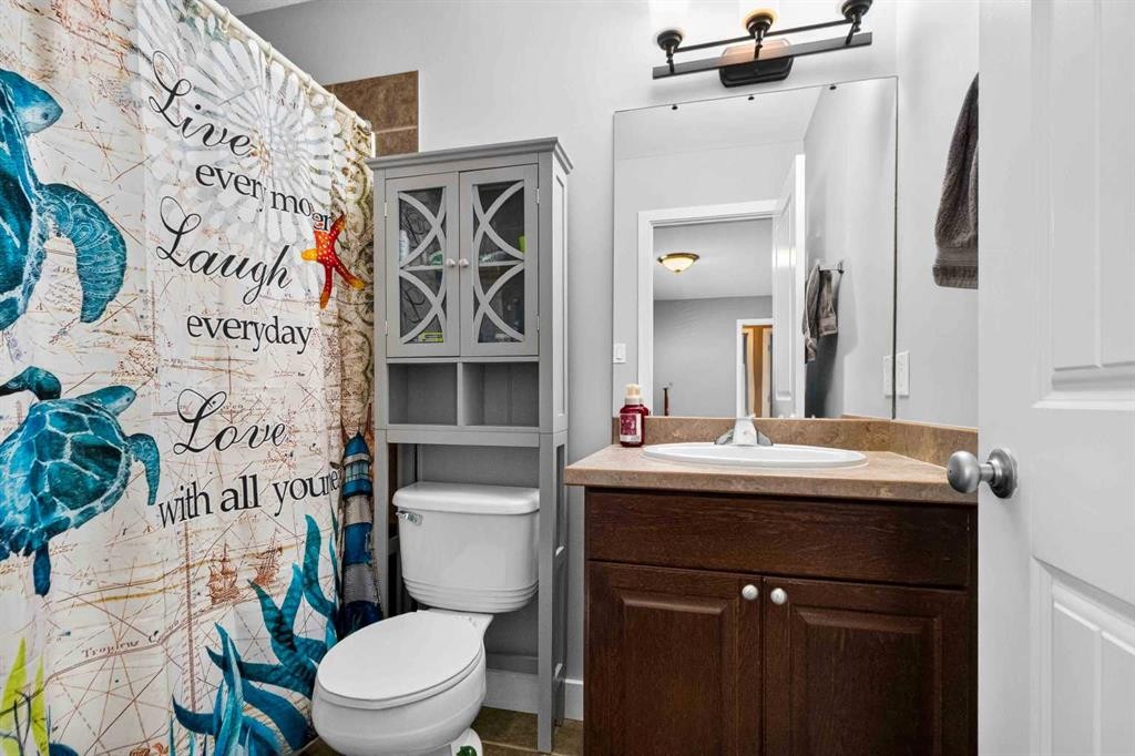 443 Pacific Crescent, Fort Mcmurray, AB - Indoor Photo Showing Bathroom