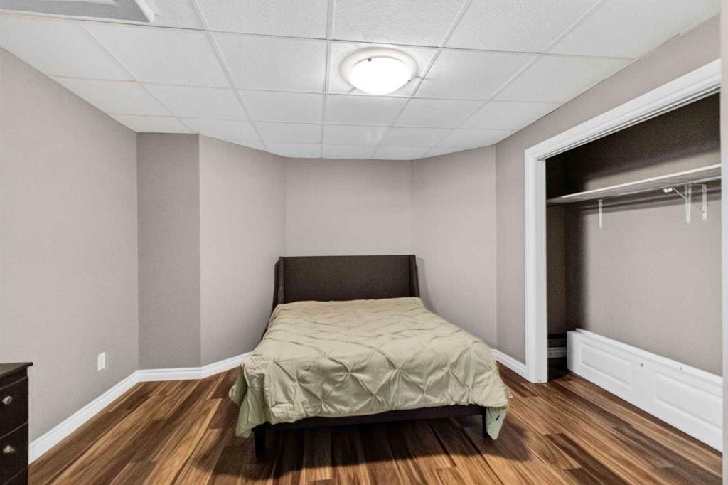 443 Pacific Crescent, Fort Mcmurray, AB - Indoor Photo Showing Bedroom