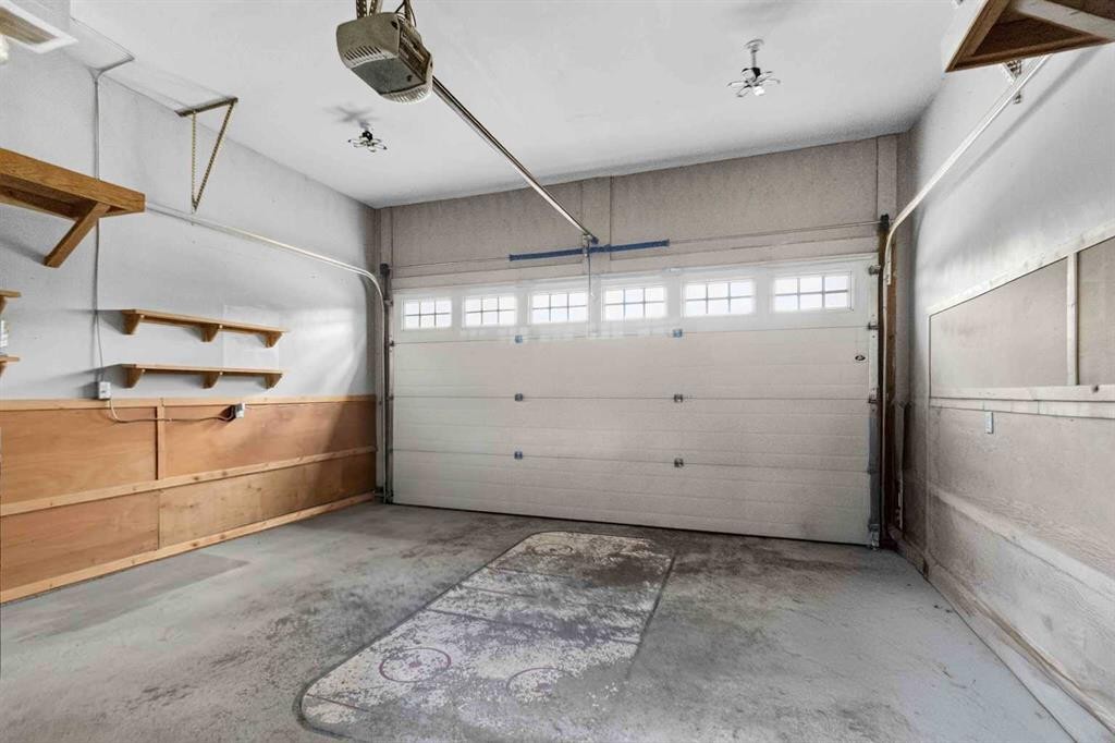 443 Pacific Crescent, Fort Mcmurray, AB - Indoor Photo Showing Garage