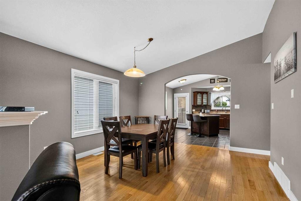 443 Pacific Crescent, Fort Mcmurray, AB - Indoor Photo Showing Dining Room