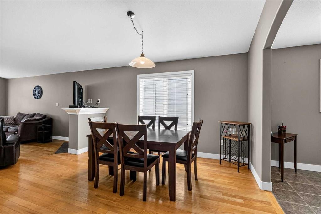 443 Pacific Crescent, Fort Mcmurray, AB - Indoor Photo Showing Dining Room