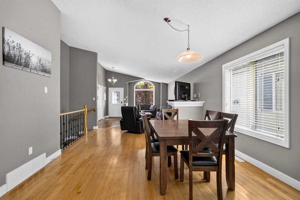443 Pacific Crescent, Fort Mcmurray, AB - Indoor Photo Showing Dining Room