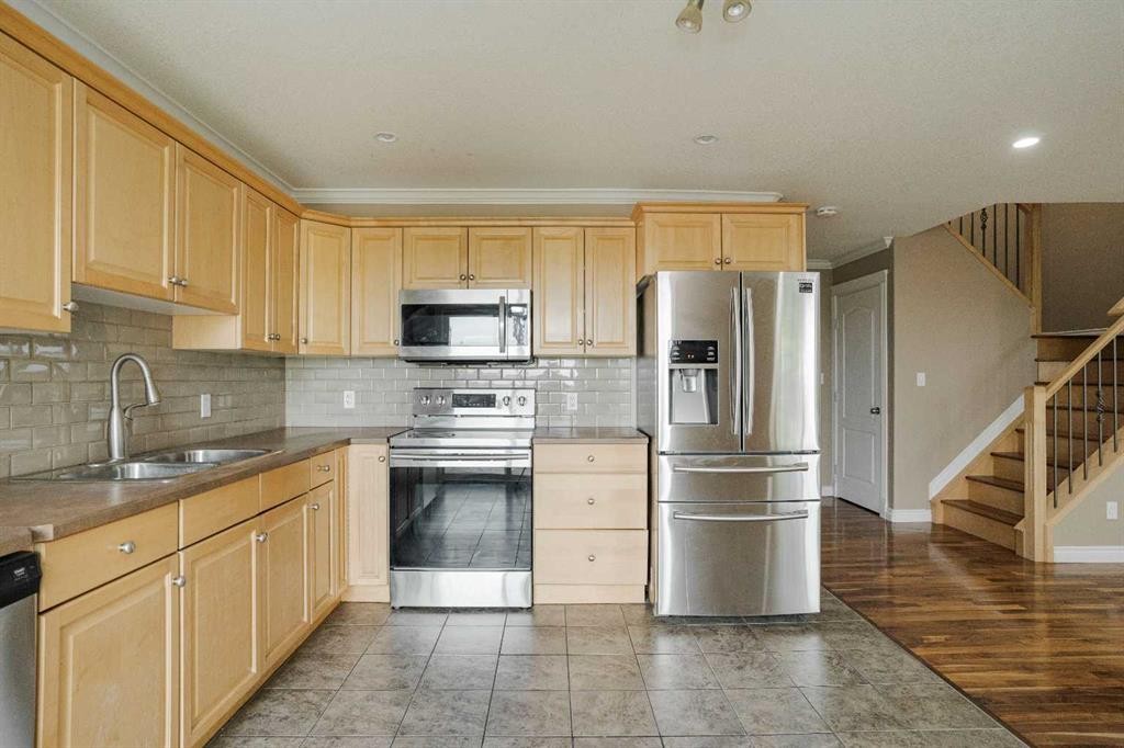 18-193 O'Coffey Crescent, Fort Mcmurray, AB - Indoor Photo Showing Kitchen With Double Sink