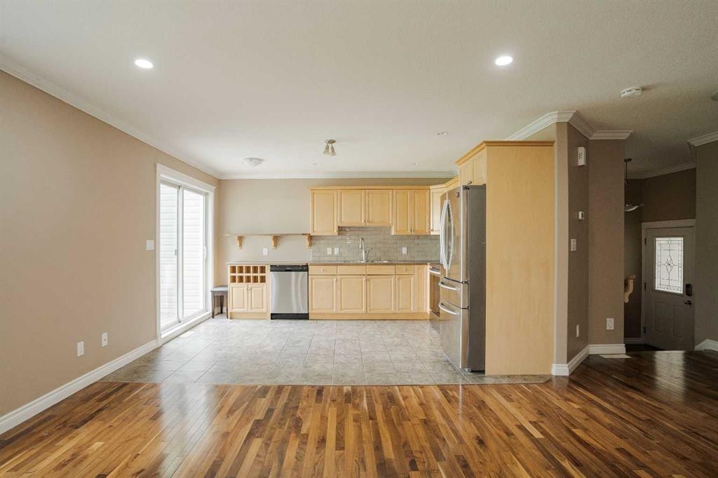18-193 O'Coffey Crescent, Fort Mcmurray, AB - Indoor Photo Showing Kitchen