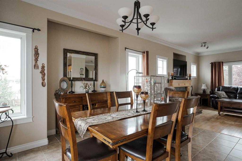 128 Dogwood Lane, Fort Mcmurray, AB - Indoor Photo Showing Dining Room