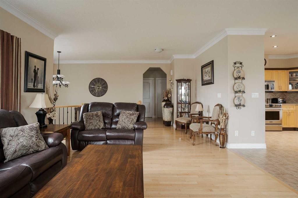 128 Dogwood Lane, Fort Mcmurray, AB - Indoor Photo Showing Living Room