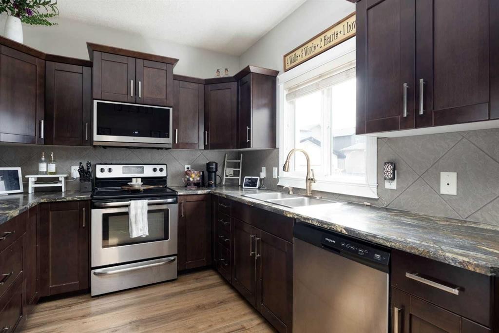 162 Chestnut Way, Fort Mcmurray, AB - Indoor Photo Showing Kitchen With Double Sink