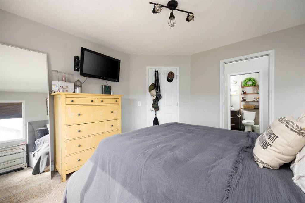 162 Chestnut Way, Fort Mcmurray, AB - Indoor Photo Showing Bedroom