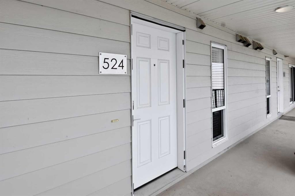 524-201 Abasand Drive, Fort Mcmurray, AB - Indoor Photo Showing Garage