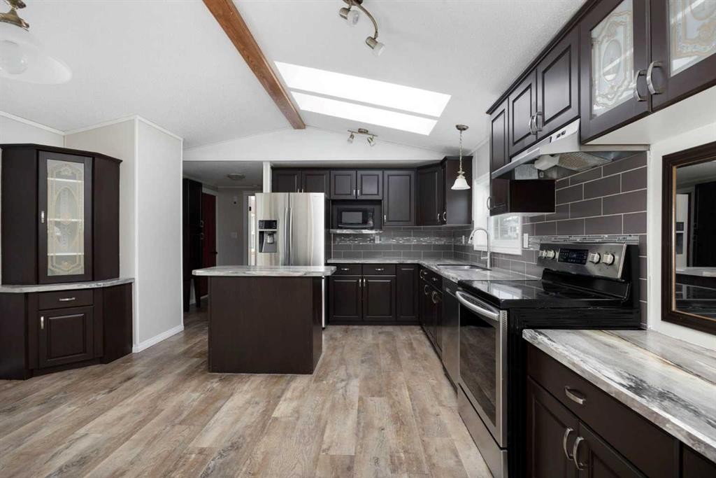 132 Grey Owl Place, Fort Mcmurray, AB - Indoor Photo Showing Kitchen With Stainless Steel Kitchen With Double Sink With Upgraded Kitchen