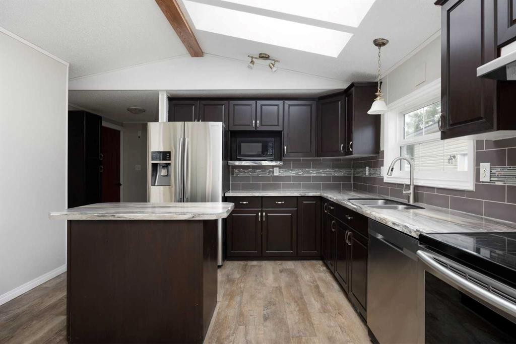 132 Grey Owl Place, Fort Mcmurray, AB - Indoor Photo Showing Kitchen With Upgraded Kitchen