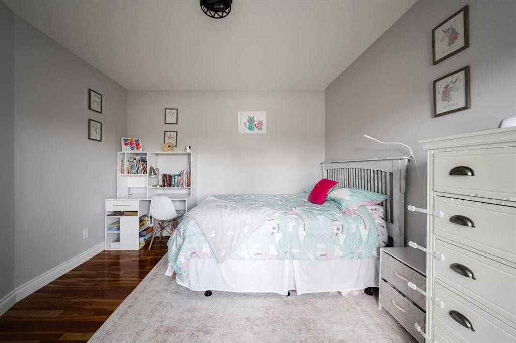 521 Walnut Crescent, Fort Mcmurray, AB - Indoor Photo Showing Bedroom