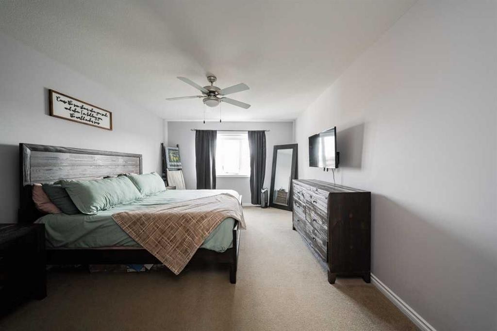 521 Walnut Crescent, Fort Mcmurray, AB - Indoor Photo Showing Bedroom