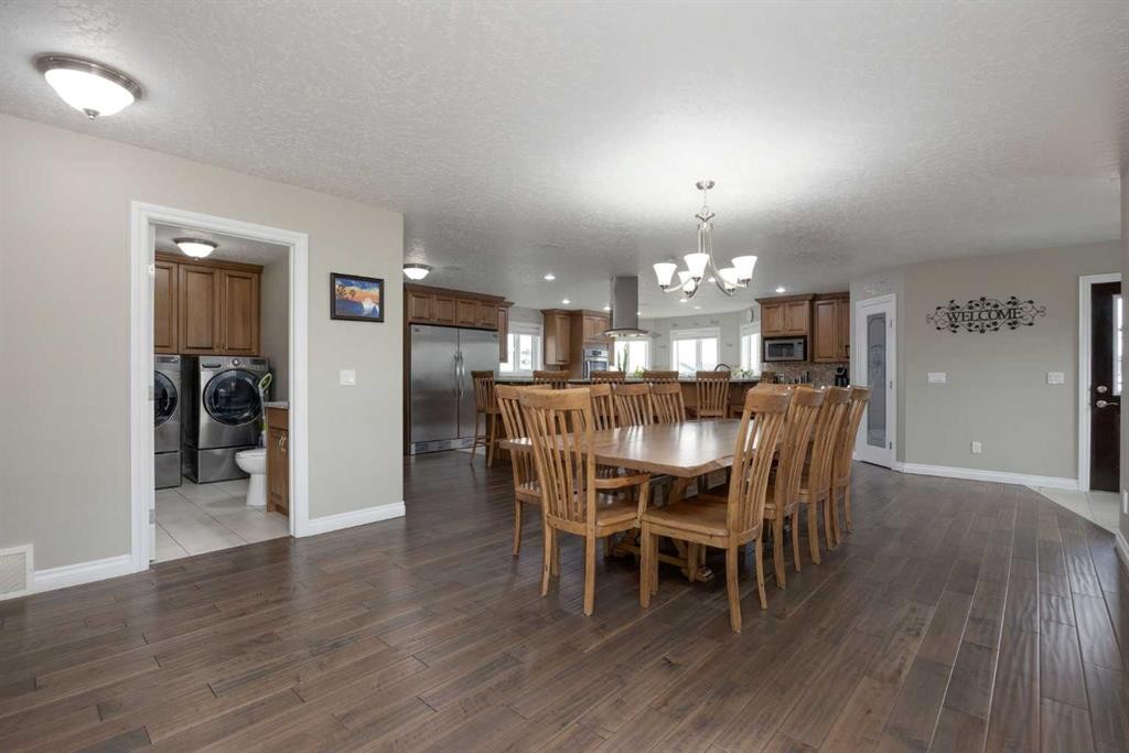 125 Beardsley Crescent, Fort Mcmurray, AB - Indoor Photo Showing Dining Room