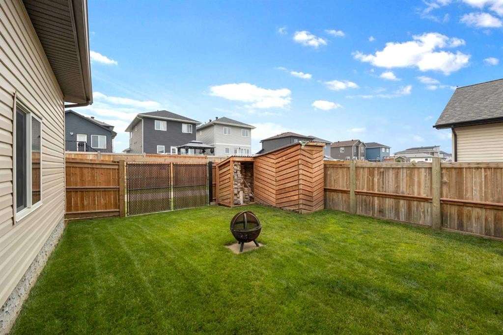 125 Beardsley Crescent, Fort Mcmurray, AB - Outdoor With Backyard