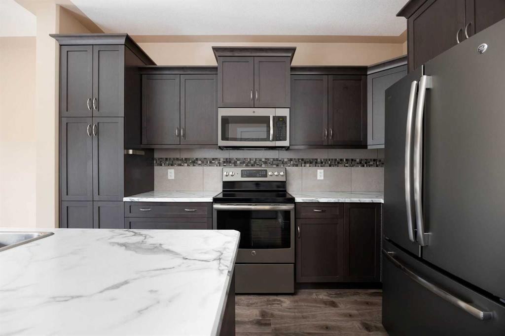 154 Athabasca Crescent, Fort Mcmurray, AB - Indoor Photo Showing Kitchen With Stainless Steel Kitchen