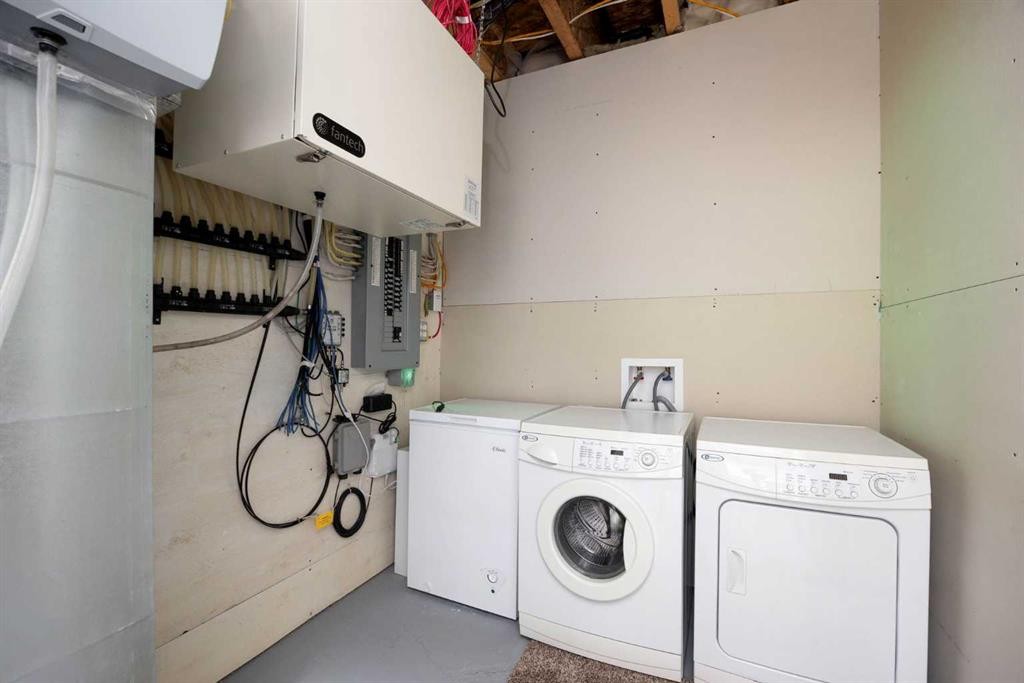 154 Athabasca Crescent, Fort Mcmurray, AB - Indoor Photo Showing Laundry Room